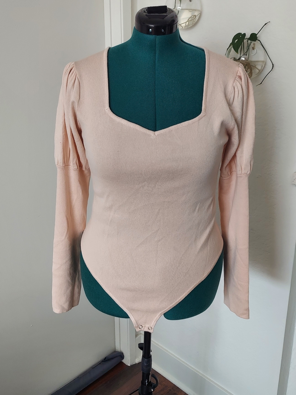 Women's Long Sleeve Sweetheart Neck Bodysuit in Blush